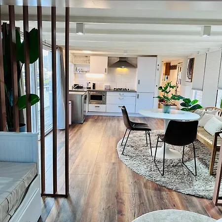 Amsterdam Boathouse Άαλσμιρ